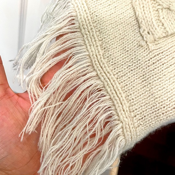 Cream Poncho - Picture 5 of 6